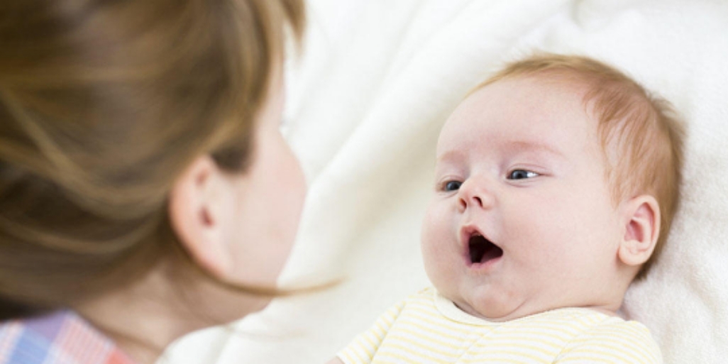 Bebelușii își recunosc mama după față