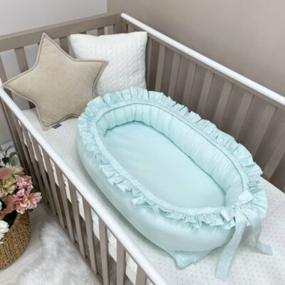 Baby nest co-sleeping cu volanase – menta - Dimensiunile generoase de 70×45 +/- 2cm și un spațiu de dormit de 60 x 30 +/- 2cm