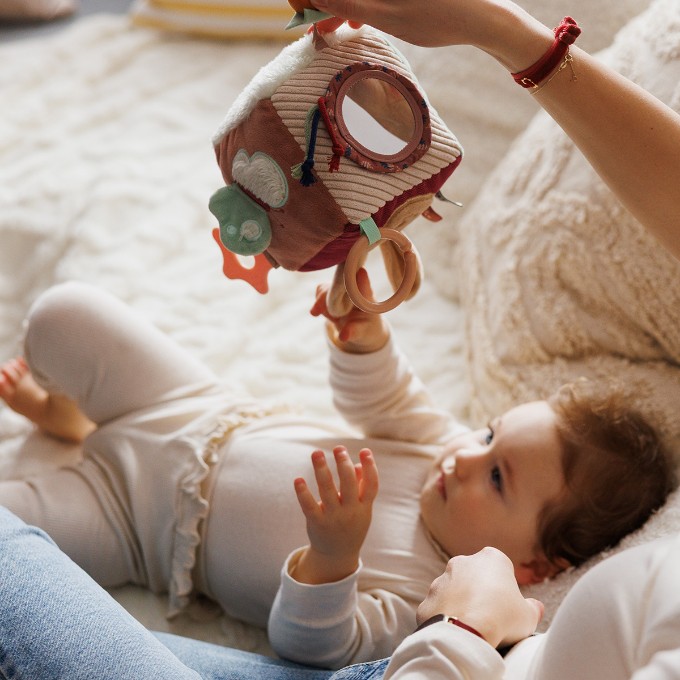 Poza cu Jucarie cub activitati Iepurasul Karo Babyono 1683