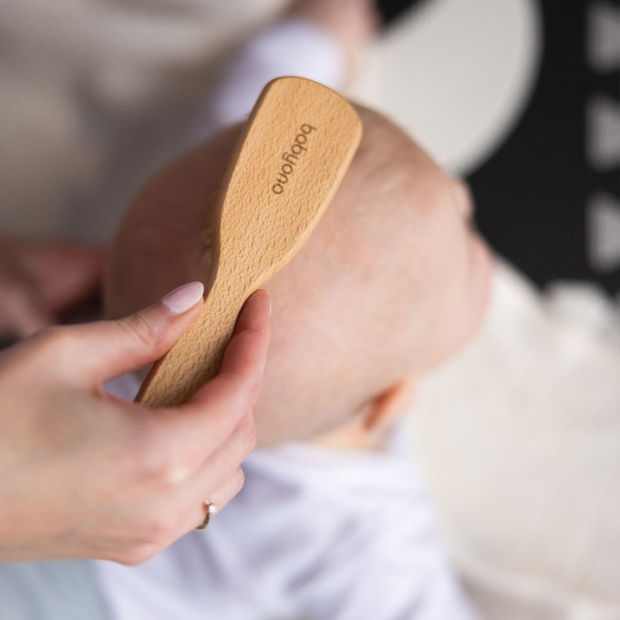 Poza cu Perie bebe din lemn cu peri naturali babyono 1655