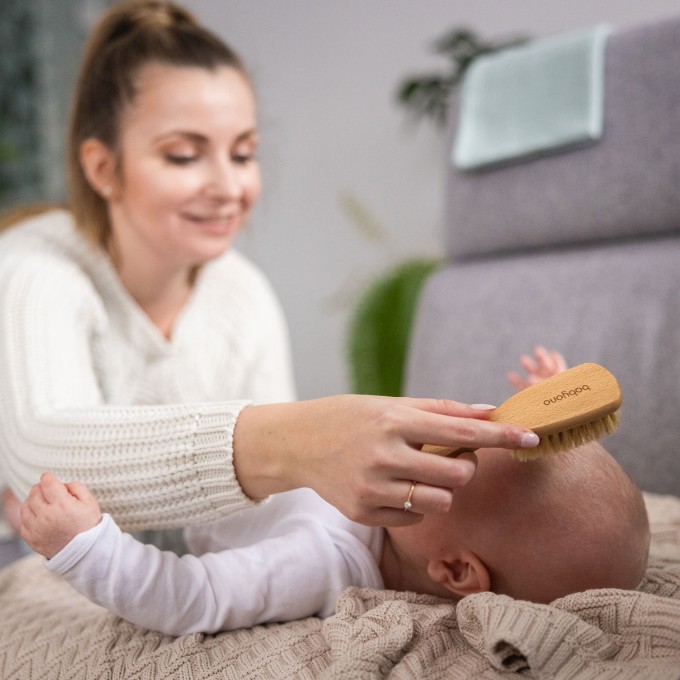 Poza cu Perie bebe din lemn cu peri naturali babyono 1655