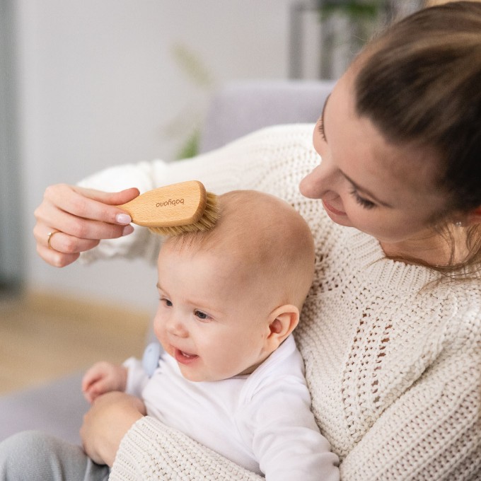 Poza cu Perie bebe din lemn cu peri naturali babyono 1655