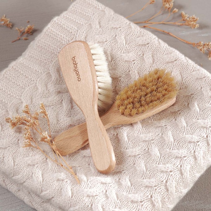 Poza cu Perie bebe din lemn cu peri naturali babyono 1655