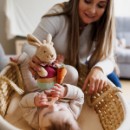Poza cu Jucarie educativa de agatat Iepurasul Karo Babyono 1685